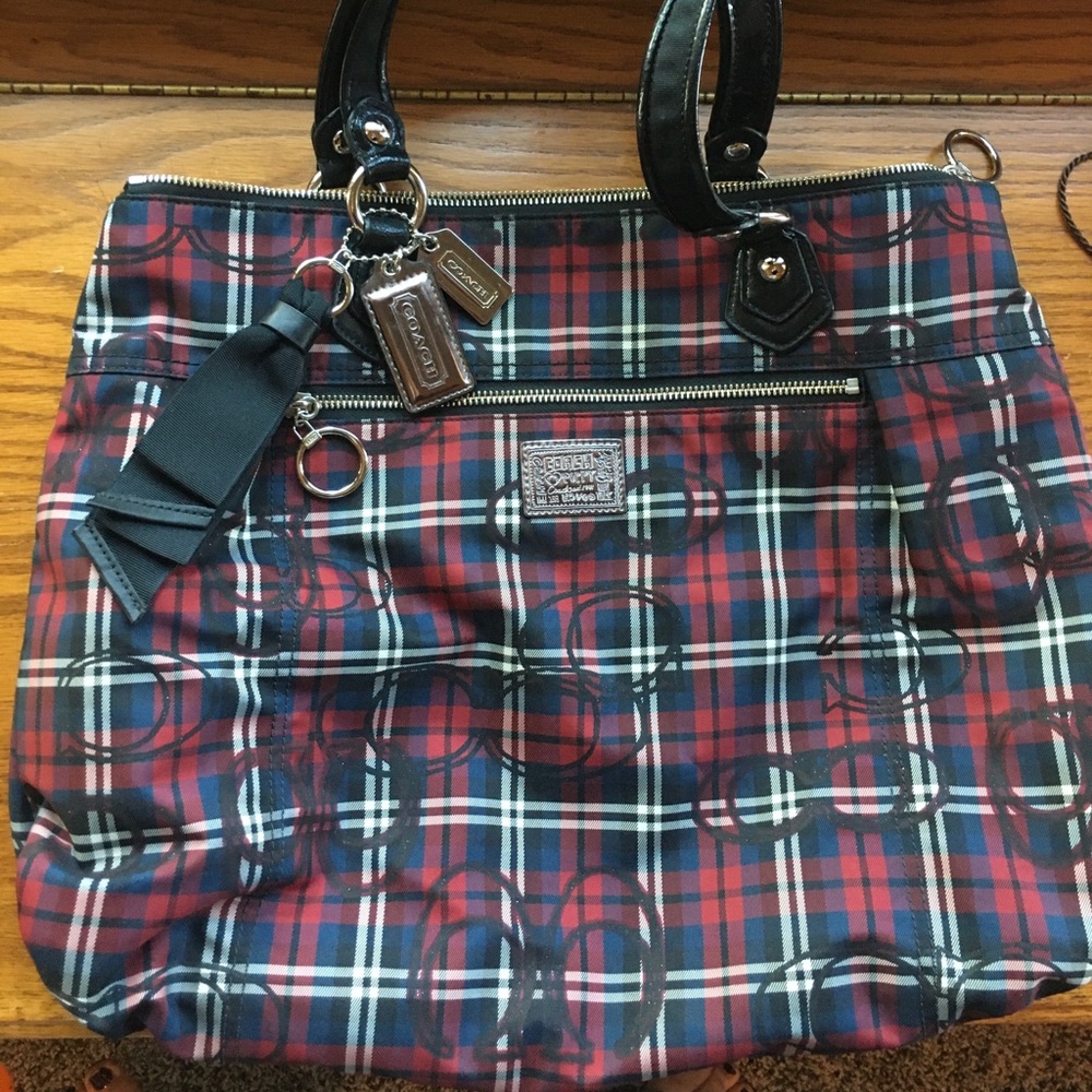 Like New COACH poppy tartan plaid style 18713 Tote